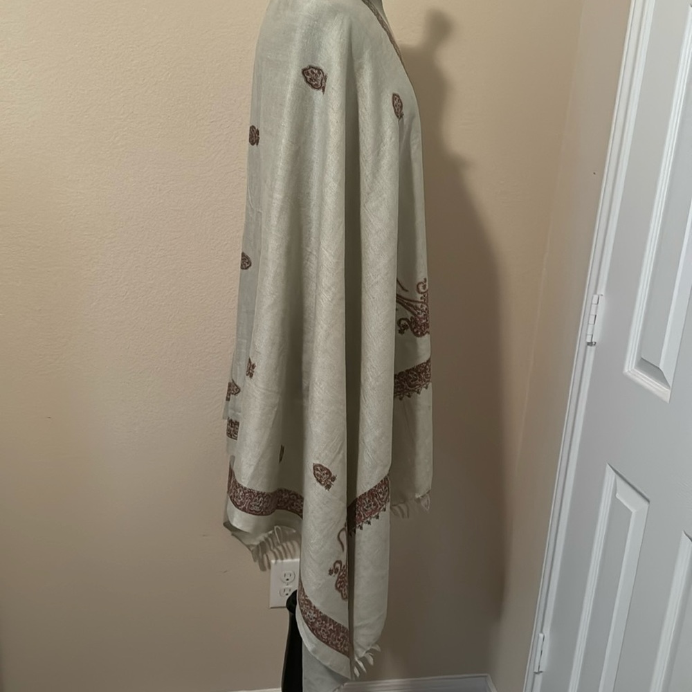 Linen Shawl in Silver with Red Accents/Design - Picture 3 of 9